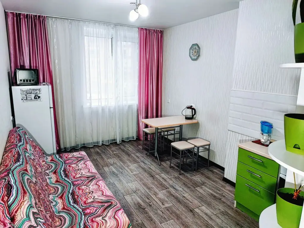 Абакан: Апартаменты Торосова 15