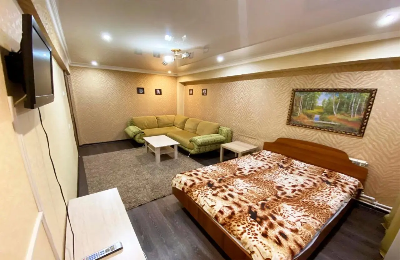 Бийск: Dobrye Sutki Apartment on Merlina 20
