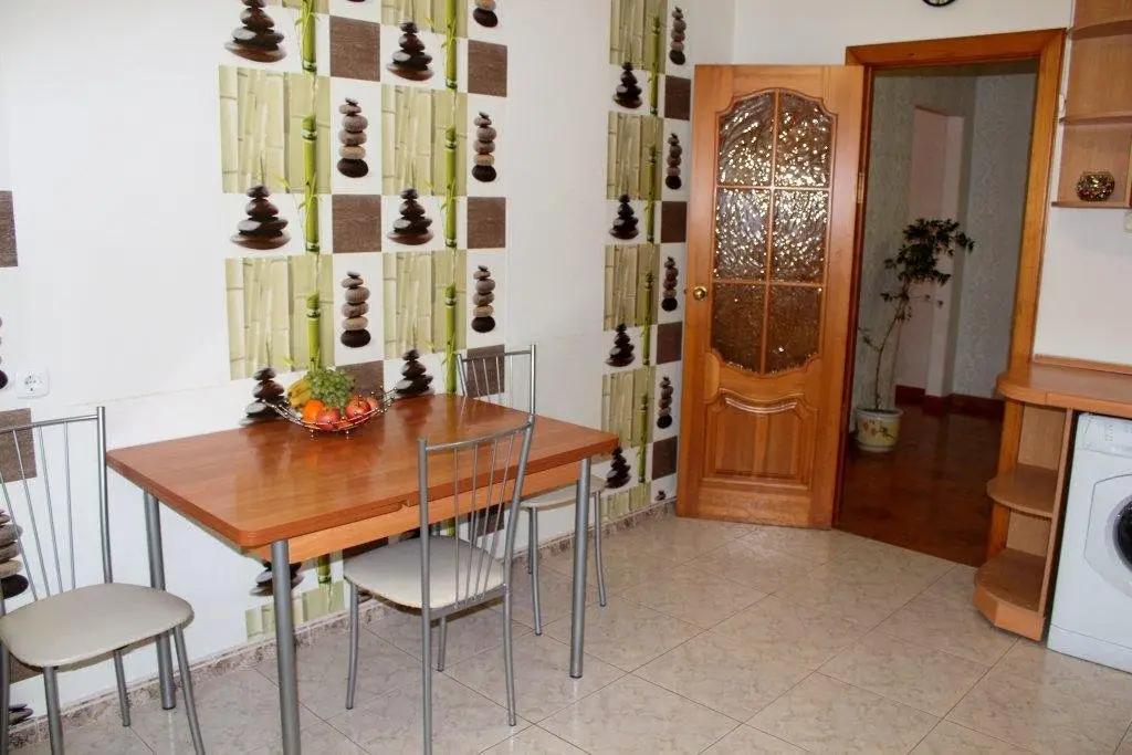 Тюмень: Central Park Na Dem'Yana Bednogo 98 Trehkomnatnyie Apartaments