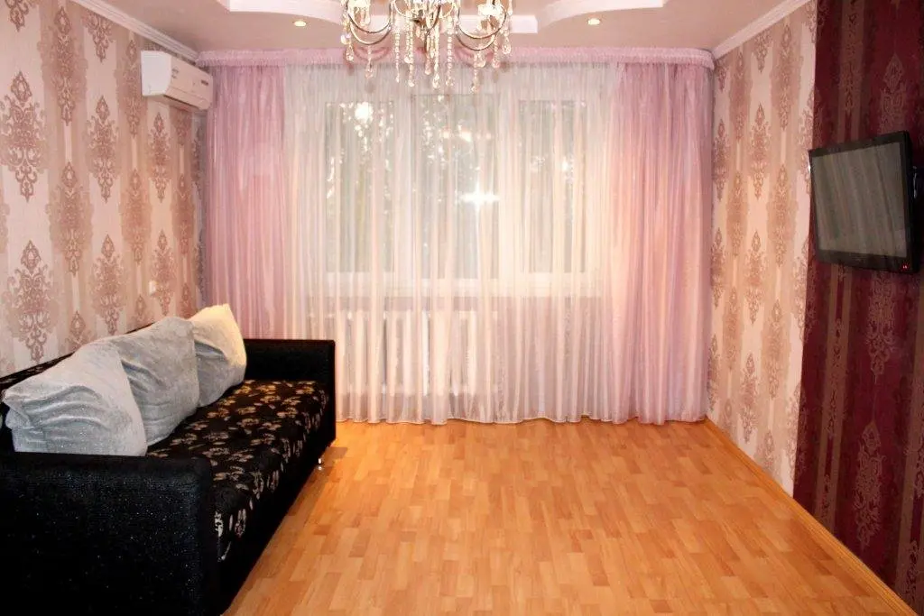 Тюмень: Central Park Na Dem'Yana Bednogo 98 Trehkomnatnyie Apartaments