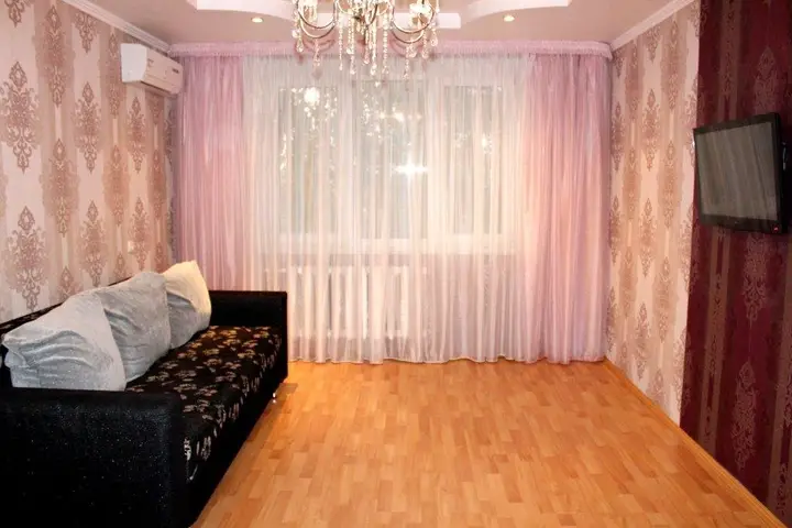 Тюмень: Central Park Na Dem'Yana Bednogo 98 Trehkomnatnyie Apartaments