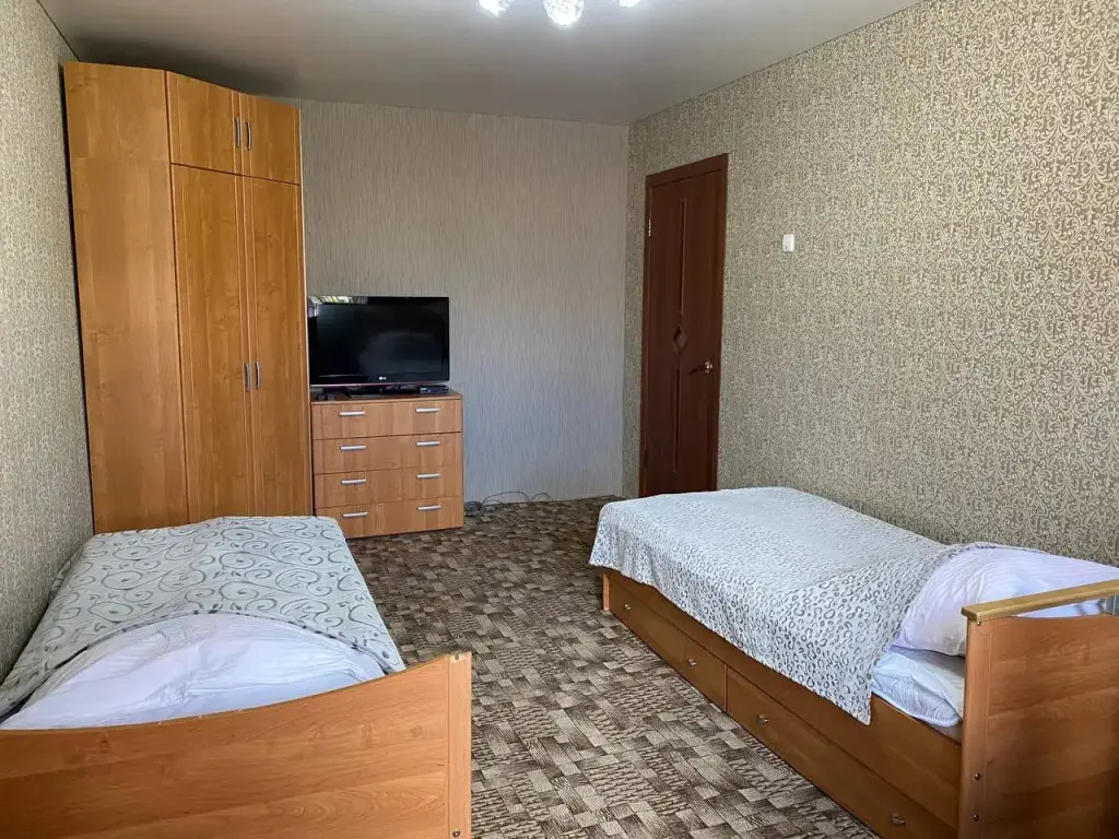 Петропавловск-Камчатский: Апартаменты Трехкомнатные Апартаменты на Карбышева 12