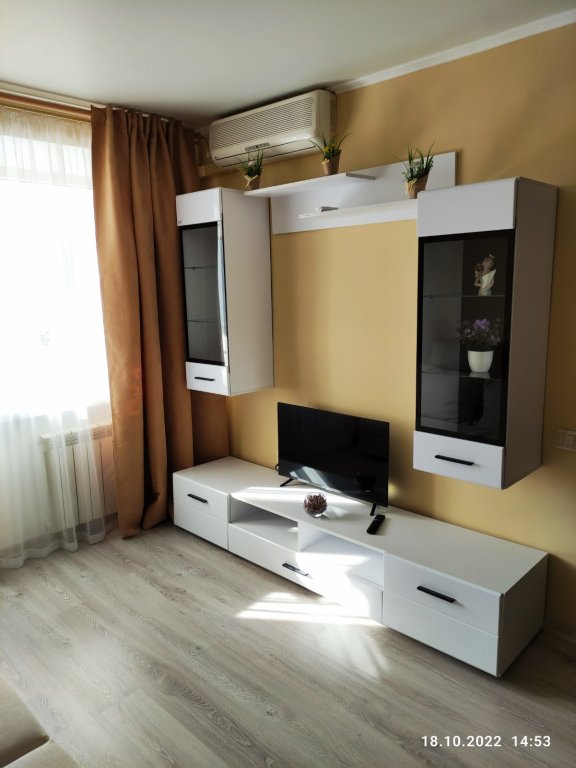 Новороссийск: Uyutnie Na Poberezhe Chernogo Morya Flat