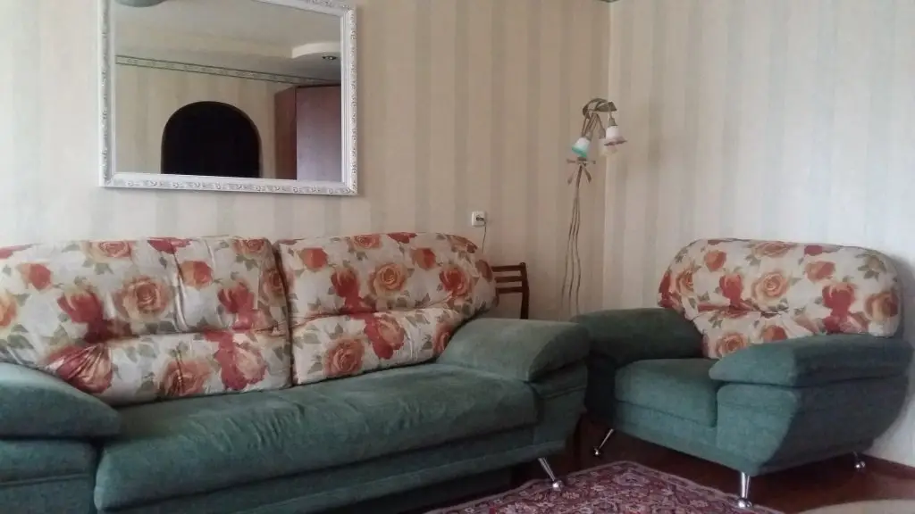 Вологда: Cheliuskintsev 49A Dvukhkomnatniye Apartment