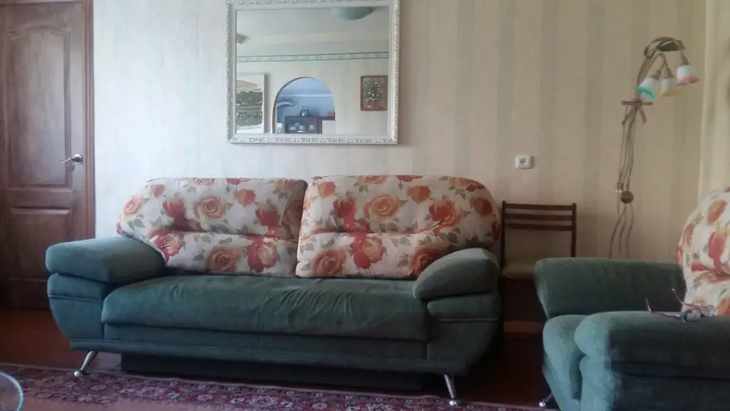 Вологда: Cheliuskintsev 49A Dvukhkomnatniye Apartment