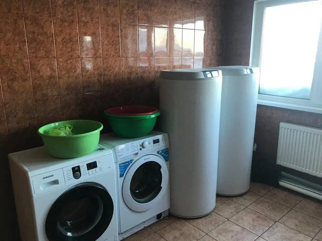 Новый Уренгой: Общежитие Полярник на Промысловой