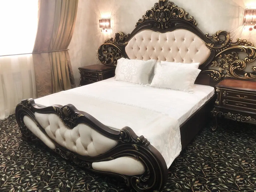 Губкинский: Monarsh Hotel