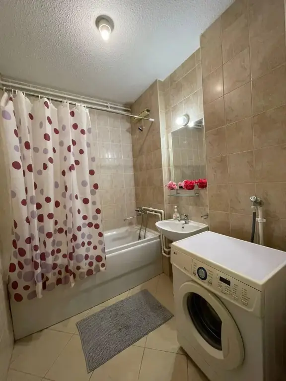 Новый Уренгой: Apartments Live Here, district. Optimistov, 4/2