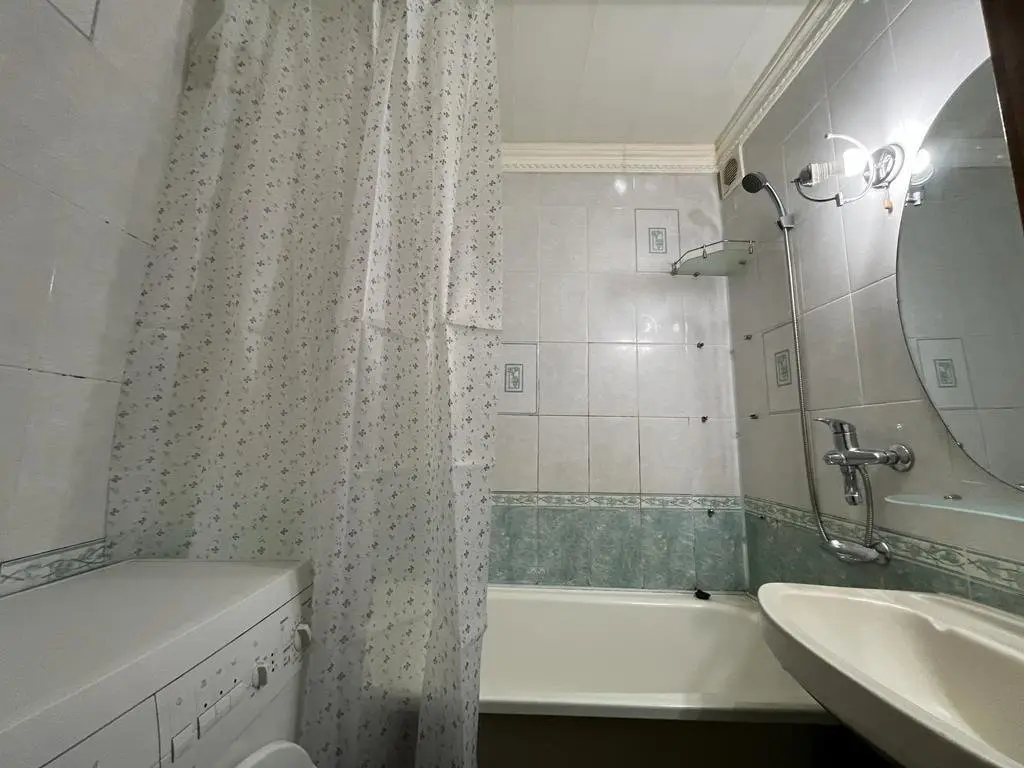 Новый Уренгой: Apartments Live Here, district Vostochnyj, bld. 2/4