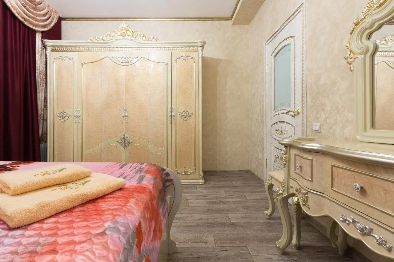 Астрахань: Apartments Lux pl.Lenina 8