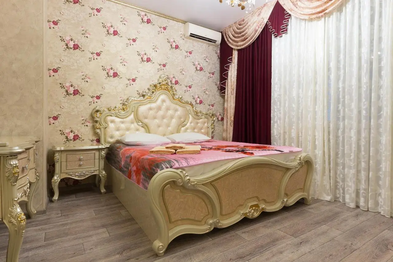 Астрахань: Apartments Lux pl.Lenina 8