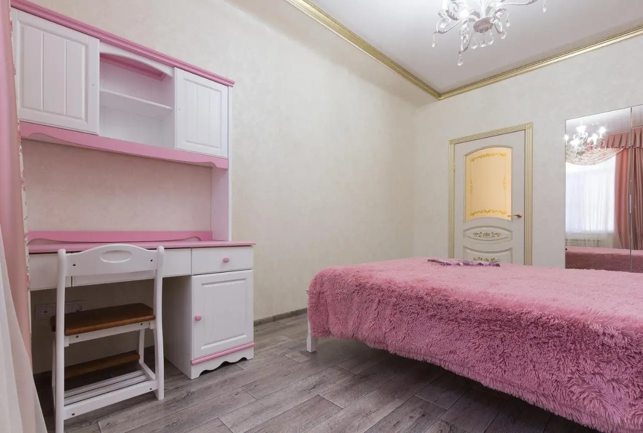 Астрахань: Apartments Lux pl.Lenina 12/1