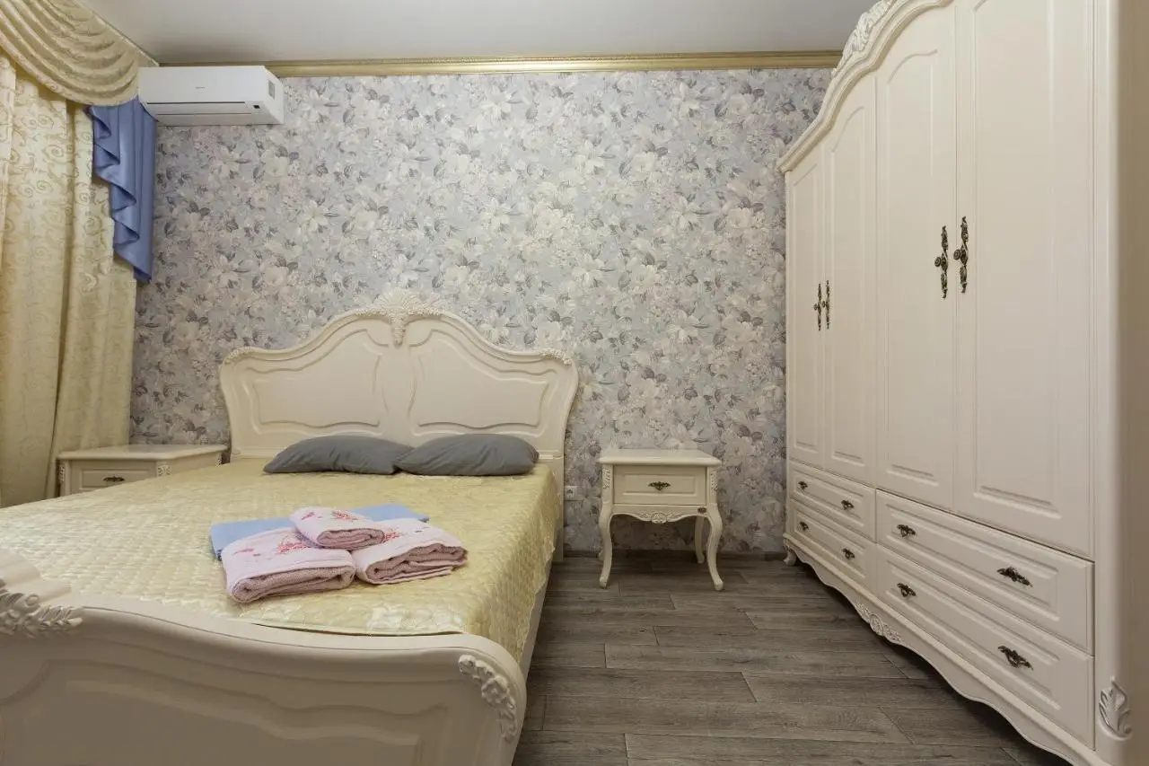 Астрахань: Apartments Lux pl.Lenina 12/1