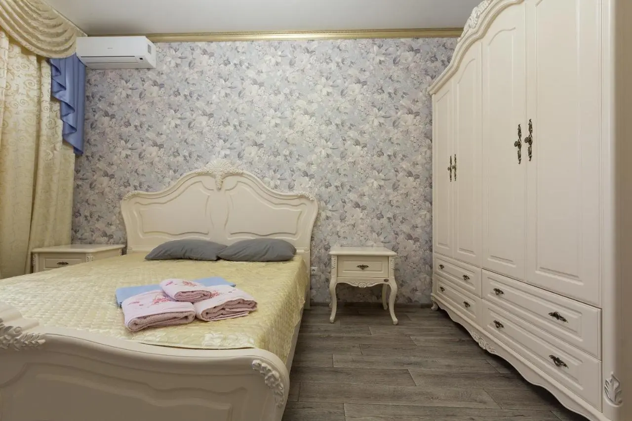 Астрахань: Apartments Lux pl.Lenina 12/1