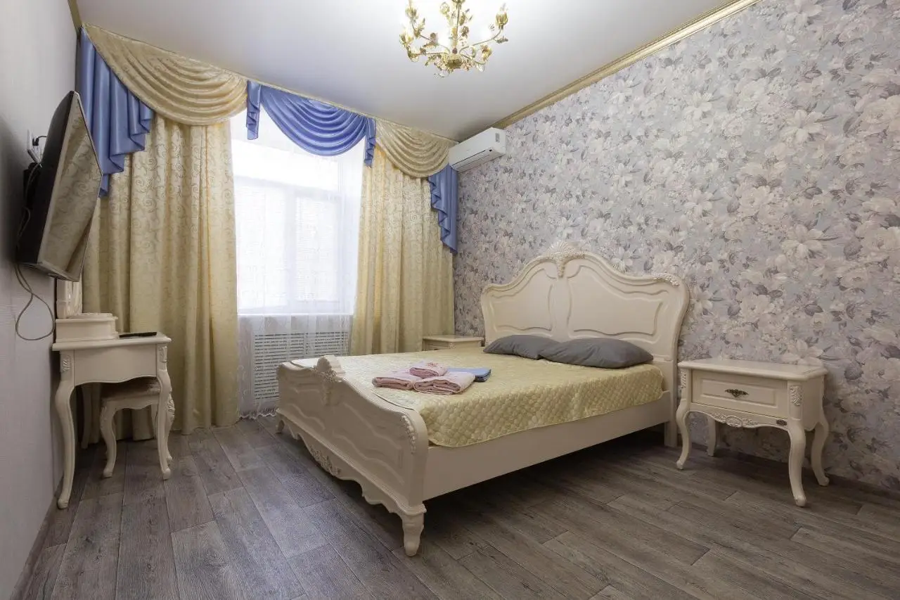 Астрахань: Apartments Lux pl.Lenina 12/1