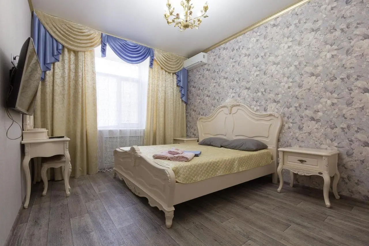 Астрахань: Apartments Lux pl.Lenina 12/1