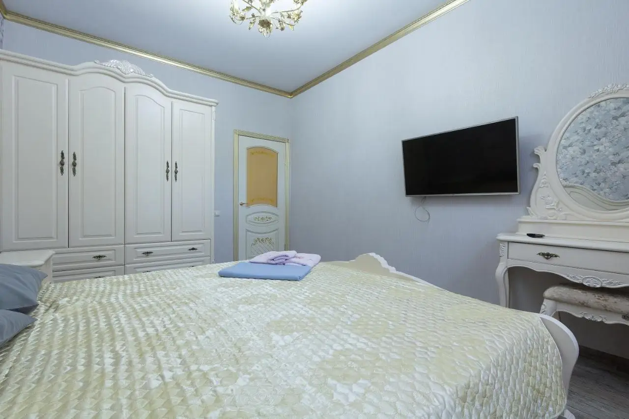 Астрахань: Apartments Lux pl.Lenina 12/1