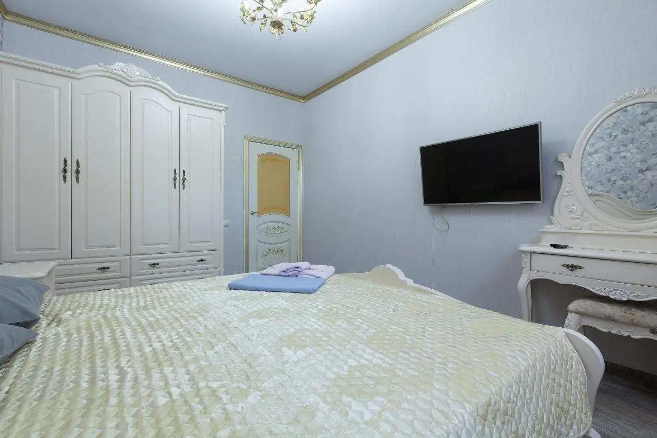 Астрахань: Apartments Lux pl.Lenina 12/1
