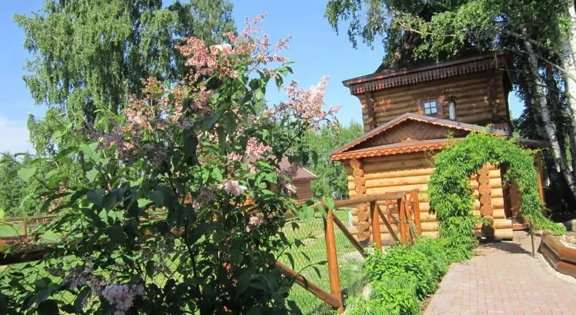 Романово: На Озере С Конюшней