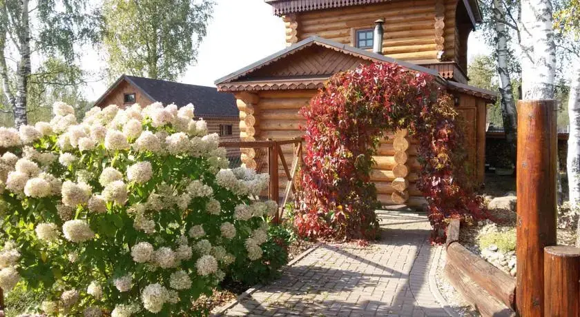 Романово: На Озере С Конюшней