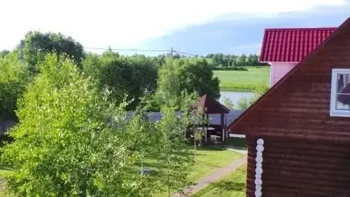Углич: Hunter Village