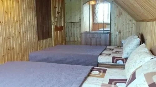 Углич: Hunter Village