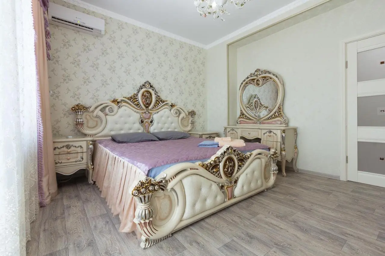 Астрахань: Apartments Lux pl.Lenina 10/4