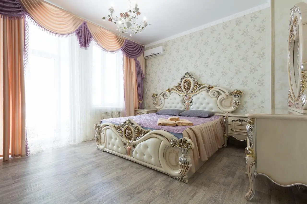 Астрахань: Apartments Lux pl.Lenina 10/4