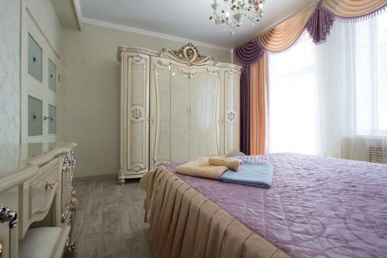 Астрахань: Apartments Lux pl.Lenina 10/4