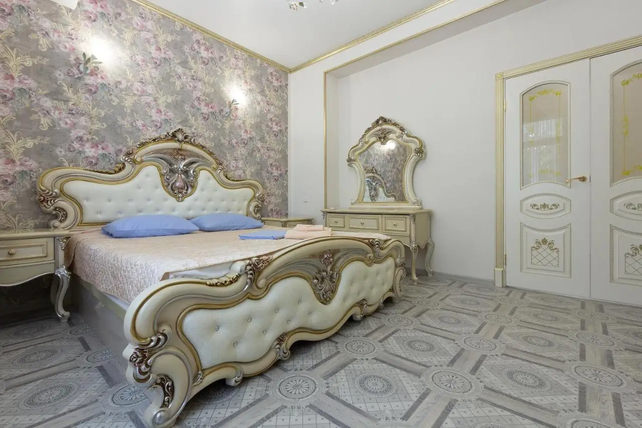 Астрахань: Apartments Lux pl.Lenina 10/3