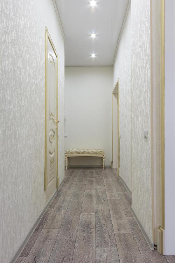Астрахань: Apartments Lux pl.Lenina 10/3