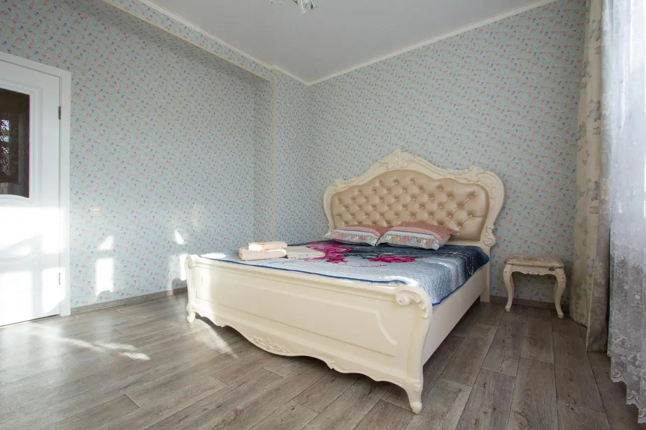 Астрахань: Apartaments VIP-LUX pl.Lenina 10/4