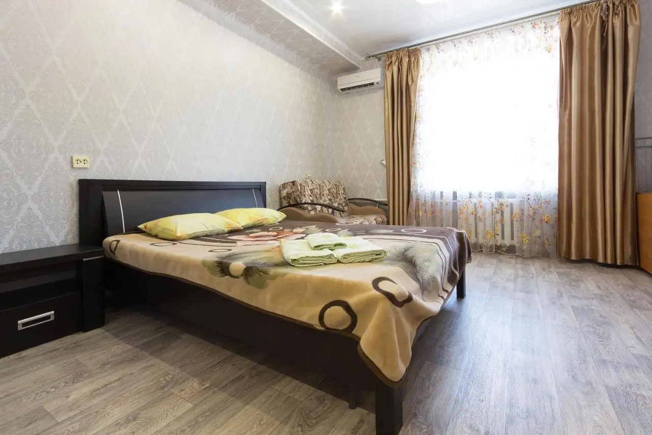 Астрахань: Apartment on Ploshchad Lenina 12/2