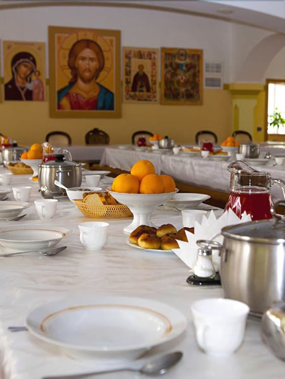 Ростов Великий: Troitse-Sergiev Varnitskiy monastery - Hostel