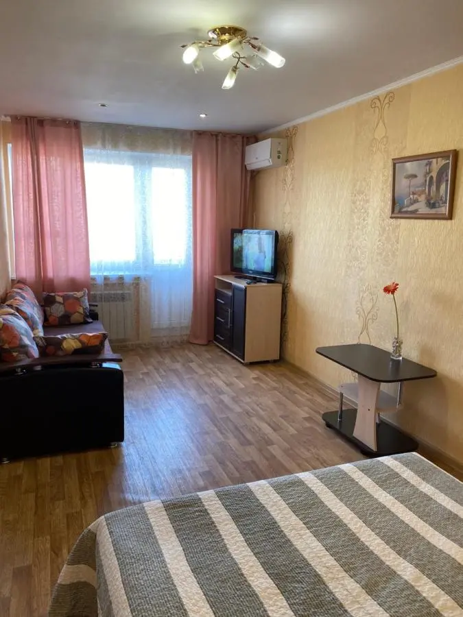 Астрахань: Apartment on Sverdlova 31