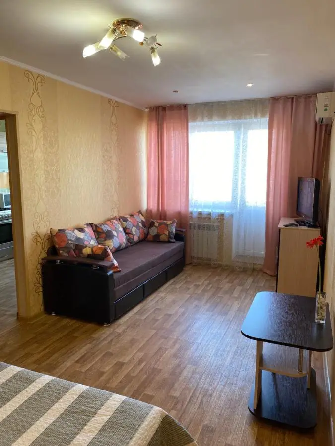 Астрахань: Apartment on Sverdlova 31