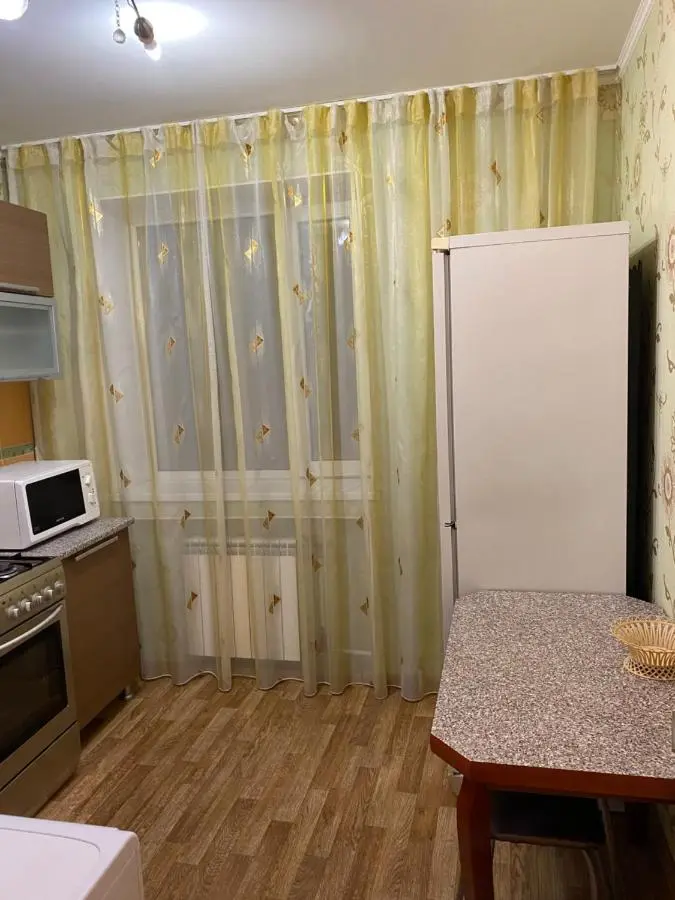 Астрахань: Apartment on Sverdlova 31