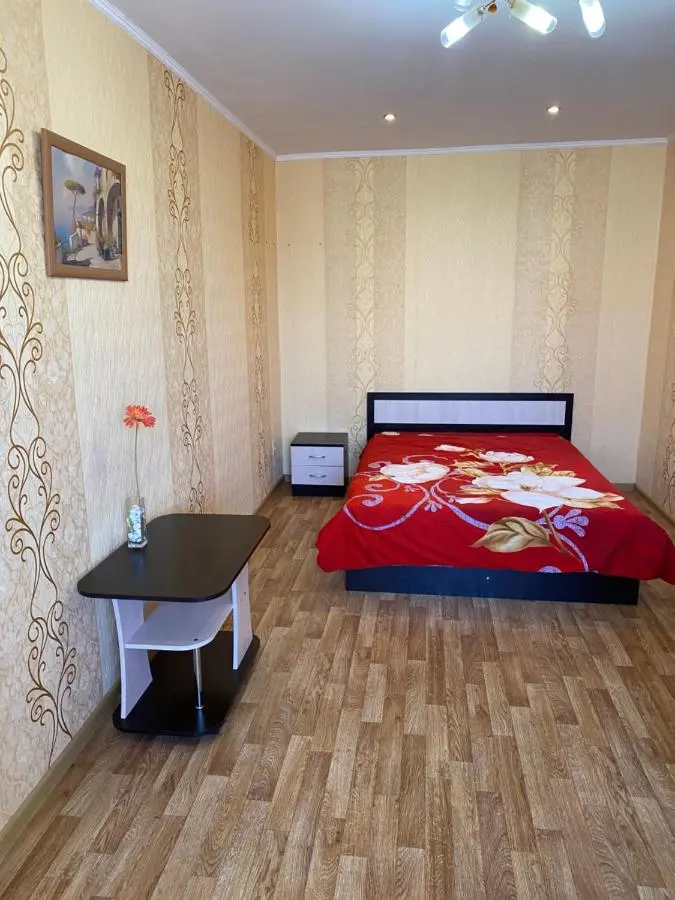 Астрахань: Apartment on Sverdlova 31