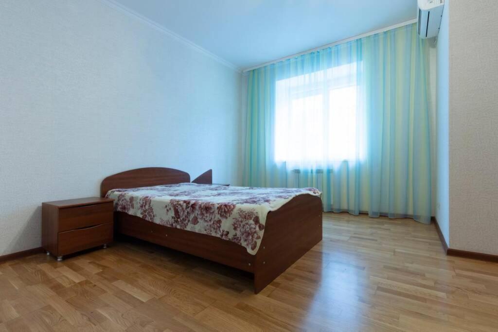 Астрахань: Kvart Hotel - Просторная четырехкомнатная квартира на улице Московская, 106!