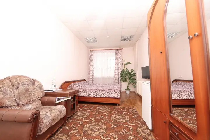 Орск: Апарт-Отель Салют Школьная 16