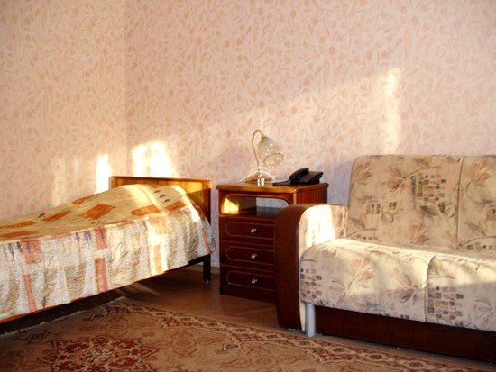 Орск: Апартаменты Салют Школьная 4