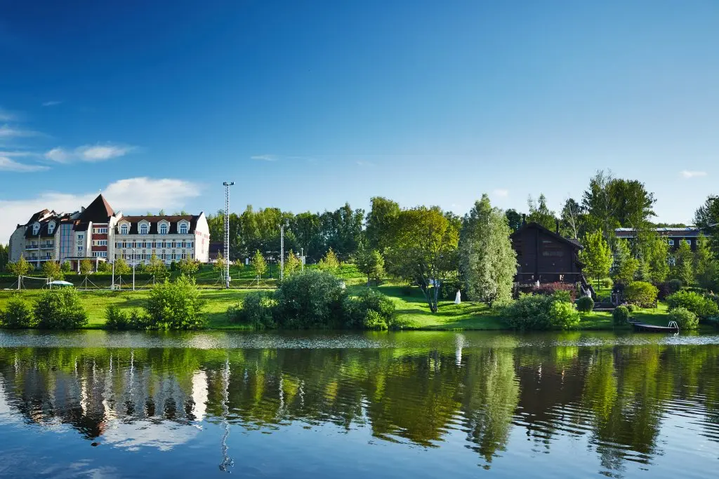 Ясная Поляна: Отель Грумант Resort & SPA