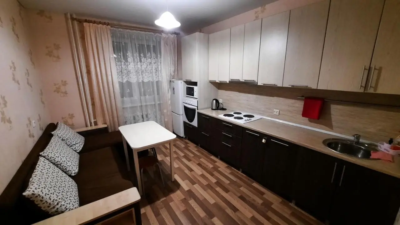 Уфа: комфортная 2 комнатная квартира возле Аквапарка на Комсомольской 148