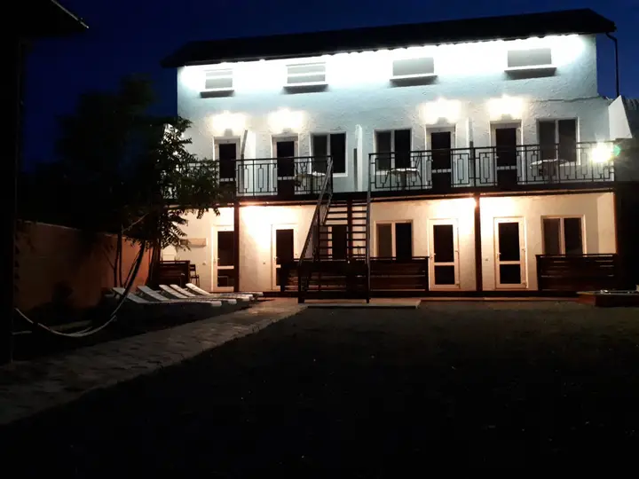 Поповка: Меблированные комнаты FamilyClubElion