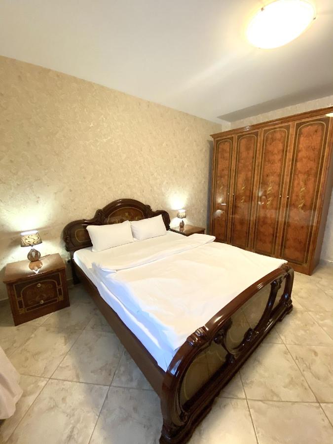 Уфа: Апартаменты Richotels на пр. Октября 107Б ( 4 сезона)
