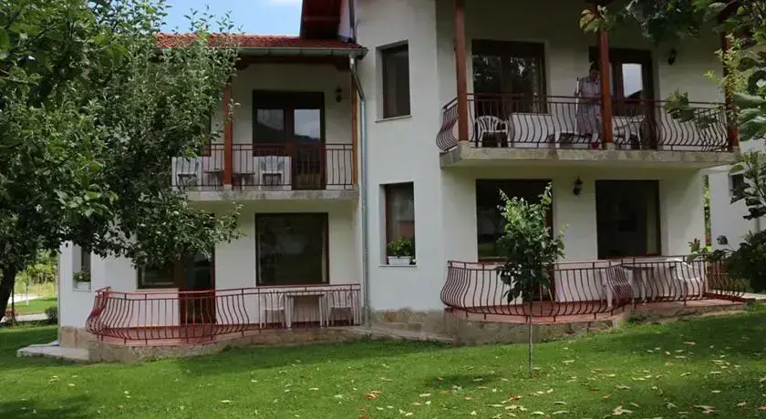 Троян: By the River Hotel Complex