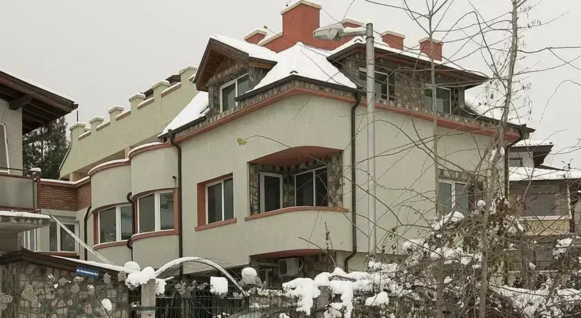 София: Guest House "Momchil"