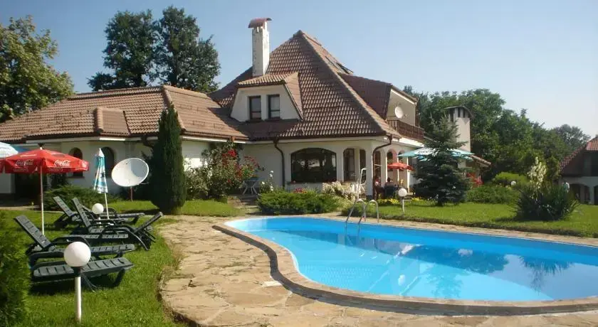 Боженци: Complex Roden Kray