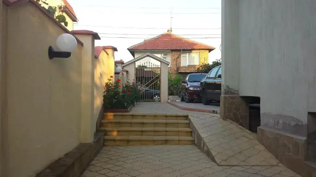 Равда: Guest House Markovi