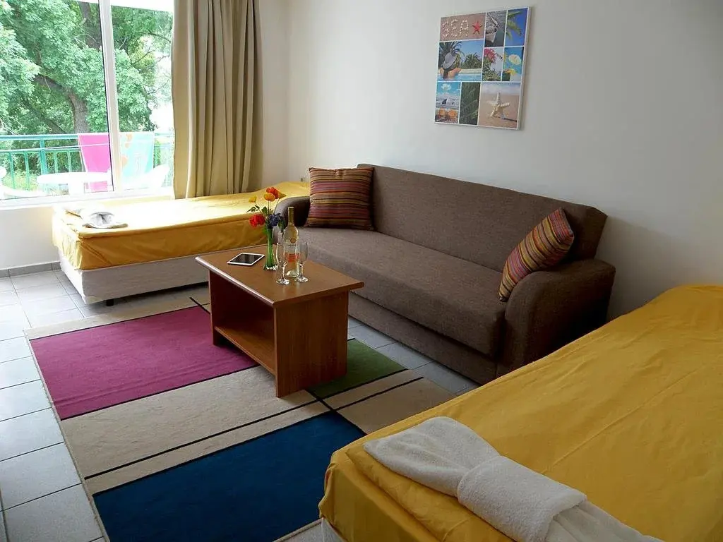 Приморско: Hotel Char